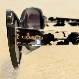Women’s Coach 
HC8166-534811
Sunglasses